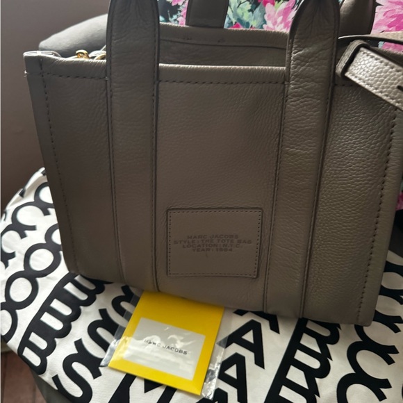 Excellent used condition !!!!!! Marc Jacobs authentic “ the tote bag ”👜 - Picture 4 of 4